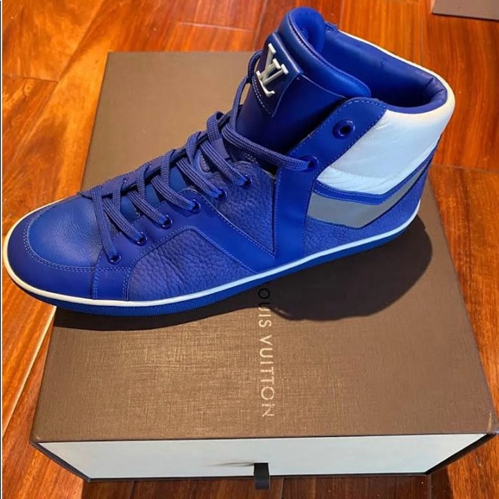 Selling these blue Louis Vuitton shoes 8.5 used